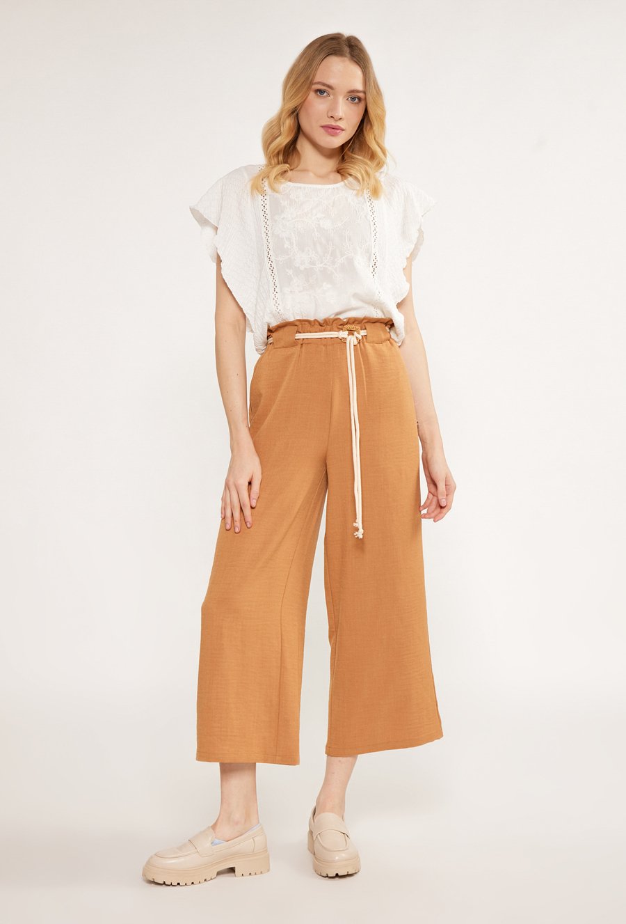 Spodnie damskie z paskiem