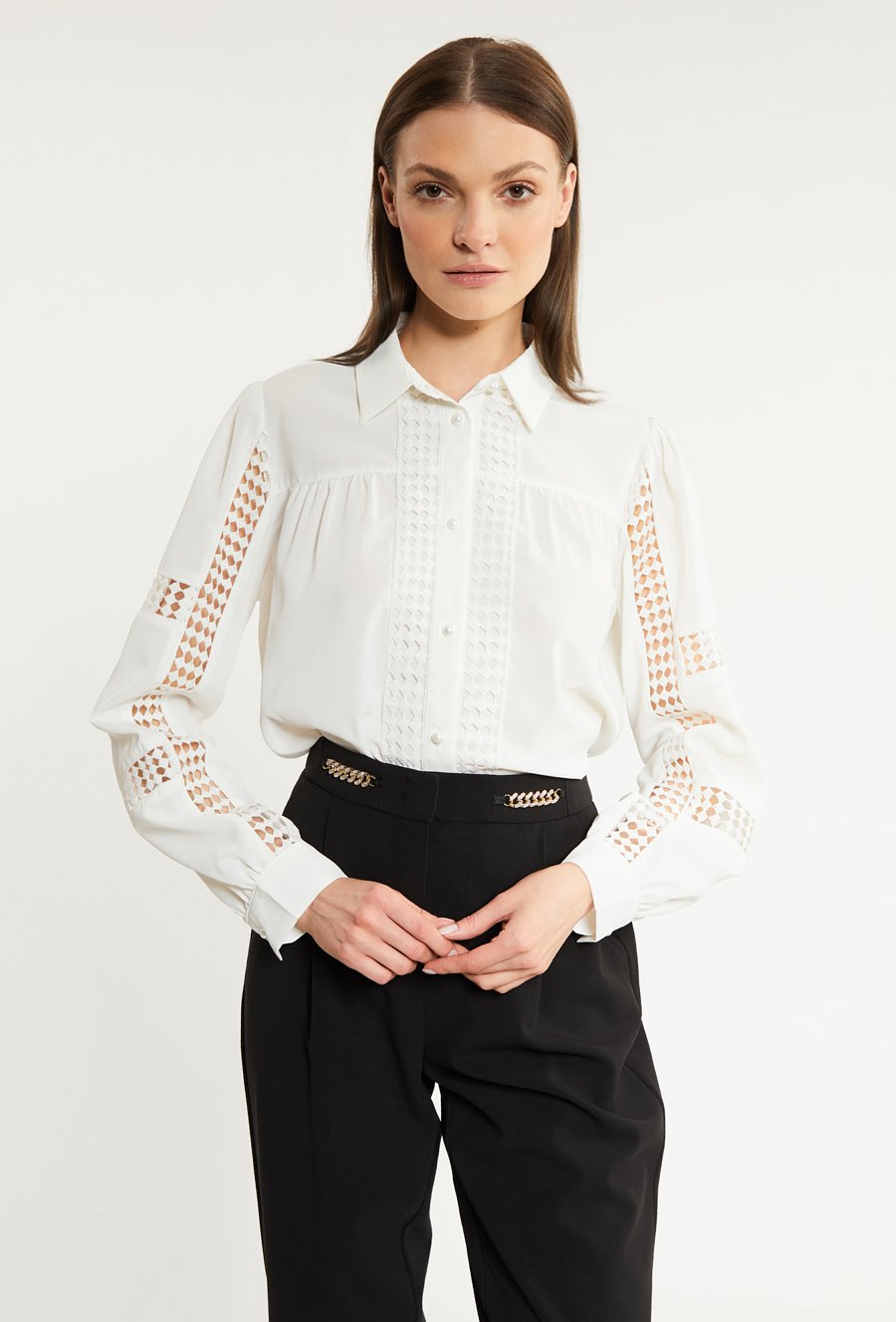 Koszulowa bluzka damska z koronką