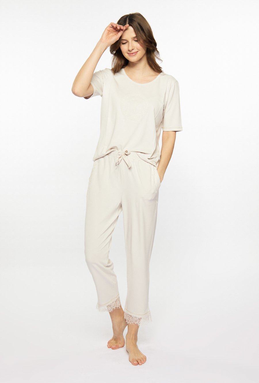 D&oacute;ł od piżamy wykończony koronką