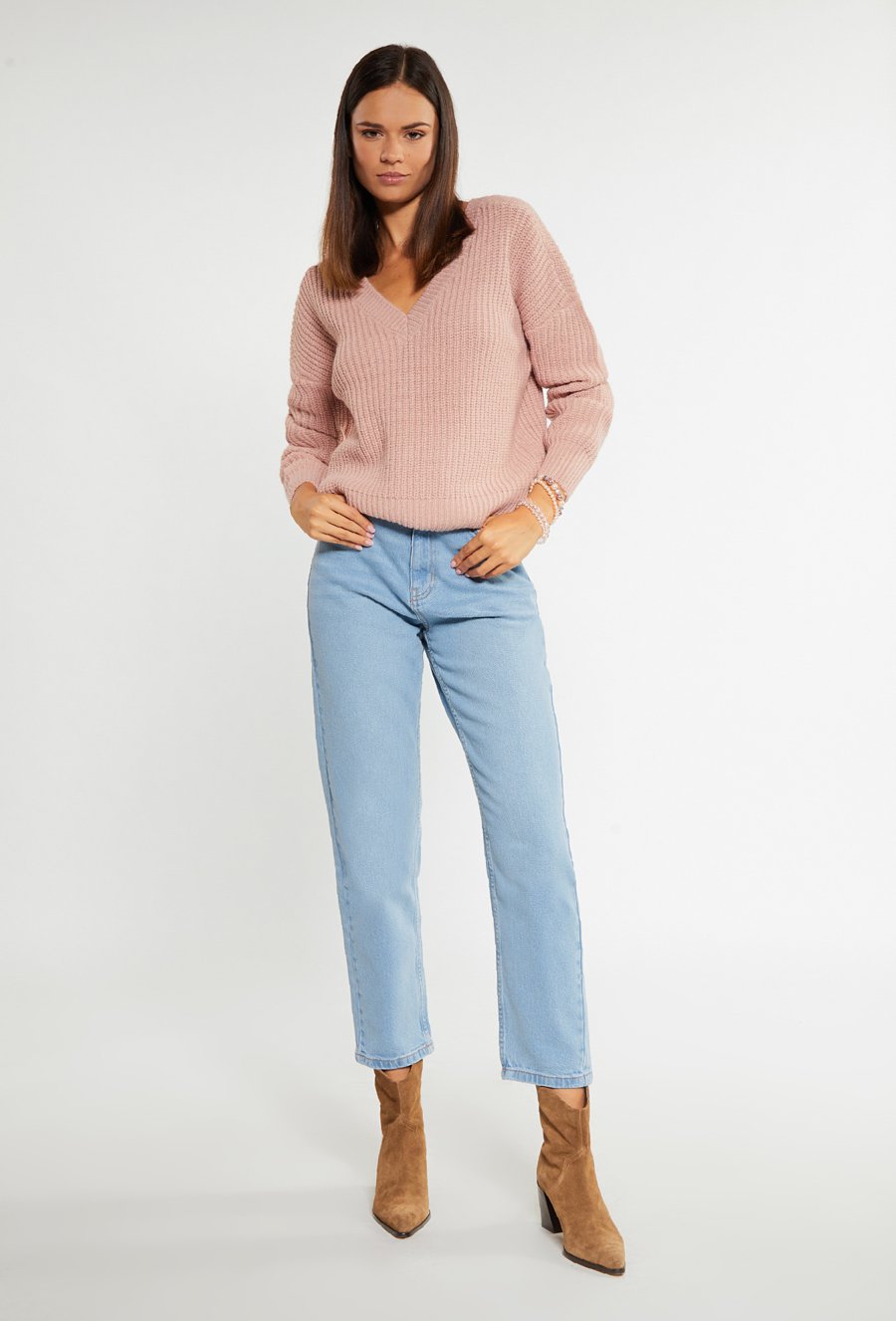 Casualowy sweter z dekoltem V