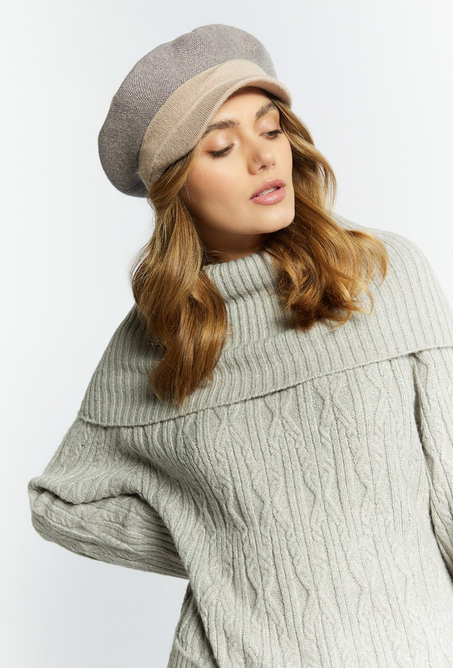 Kaszkiet damski z daszkiem