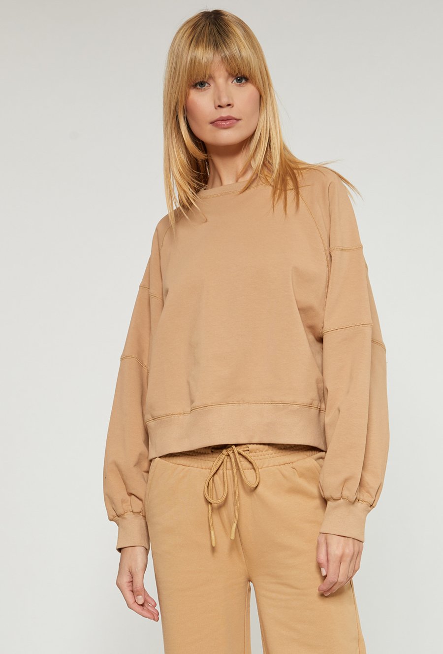 Bluza damska z bufiastymi rękawami