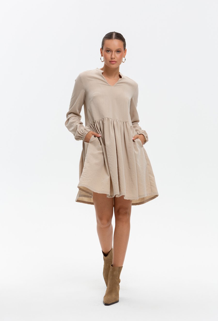 Wiskozowa sukienka z falbaną