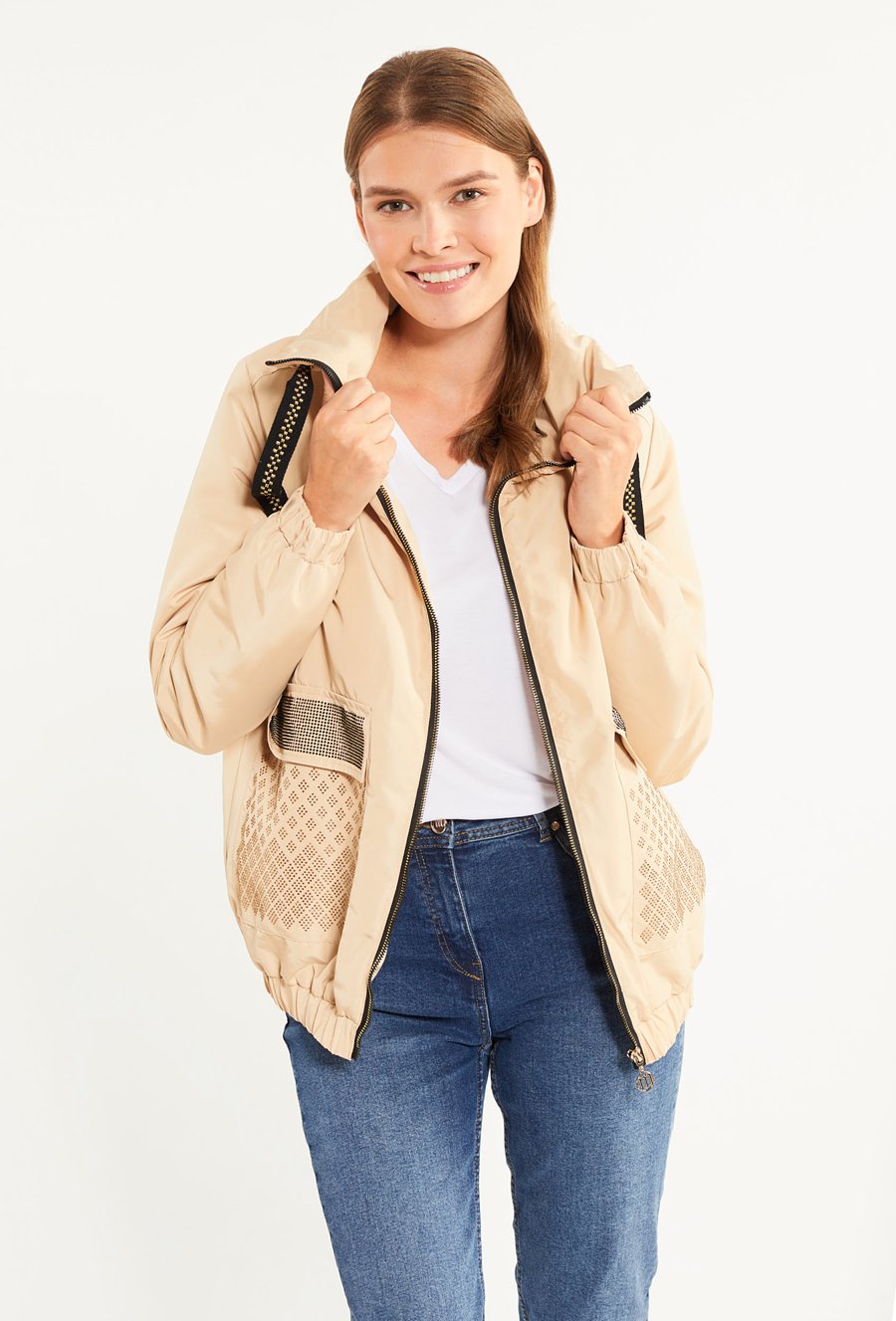 Kurtka z wysokim kołnierzem