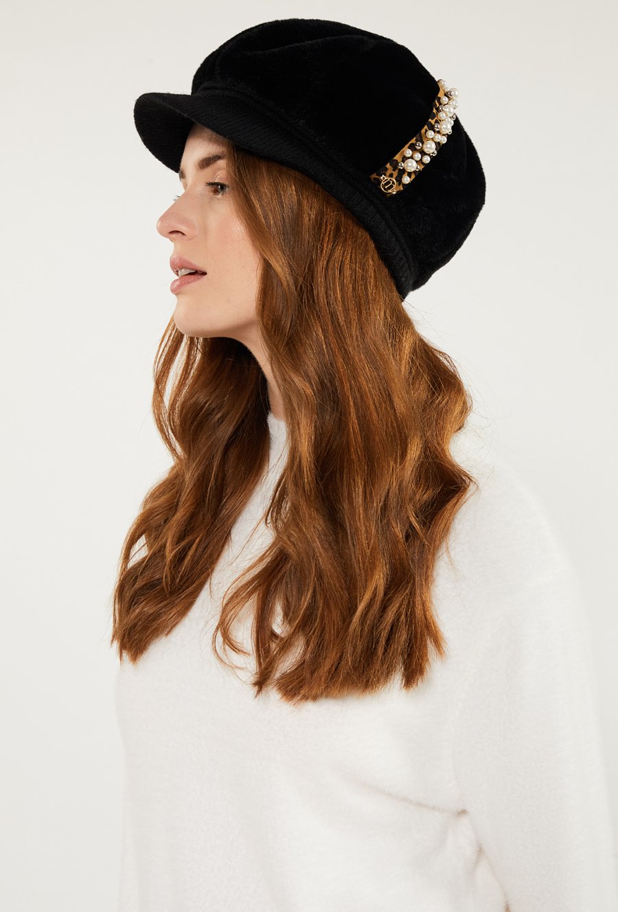 Kaszkiet damski z aplikacją