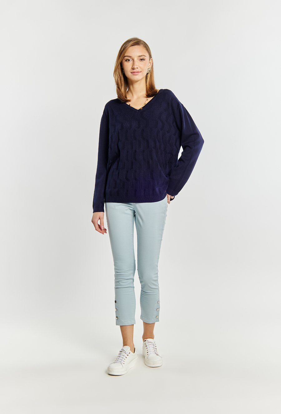 Sweter damski z delikatnym wzorem