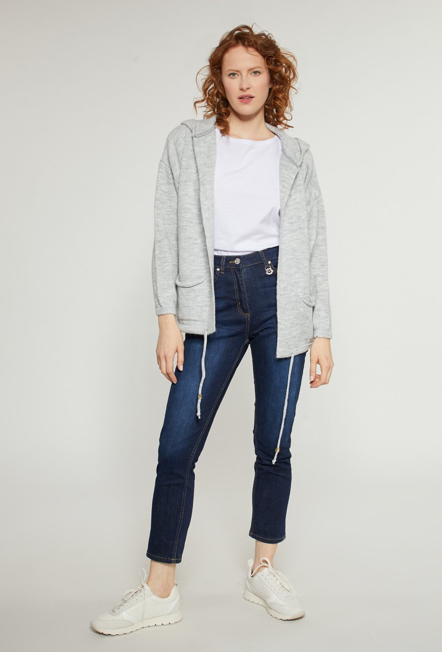 Sweter damski typu narzutka z kapturem