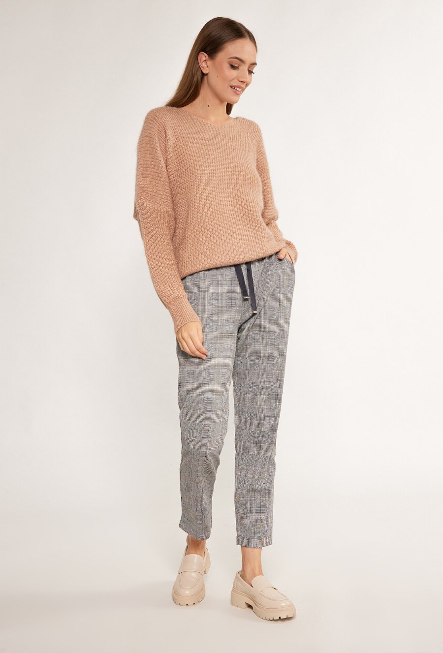 Prążkowany sweter z bufiastymi rękawami