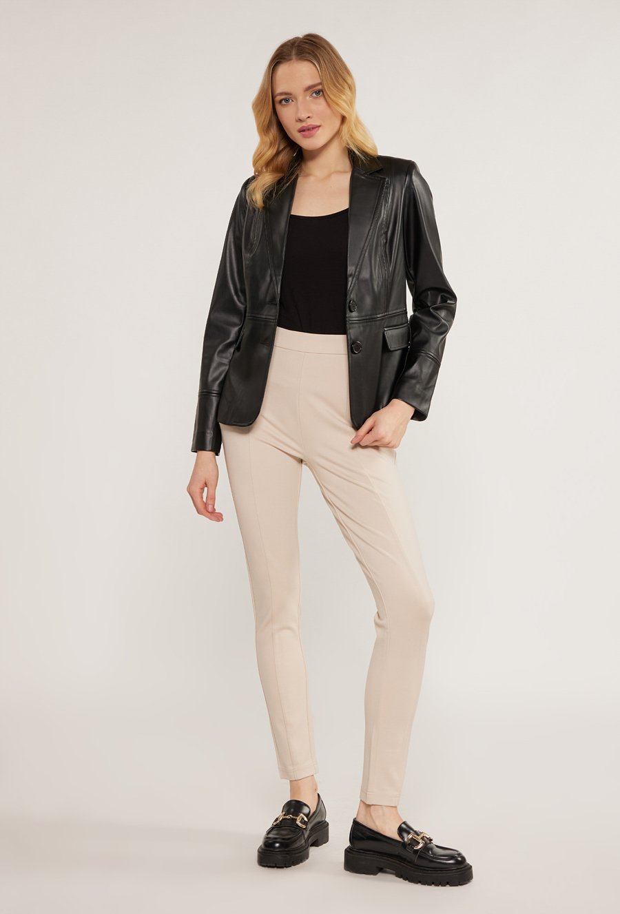 Żakiet damski z imitacji sk&oacute;ry