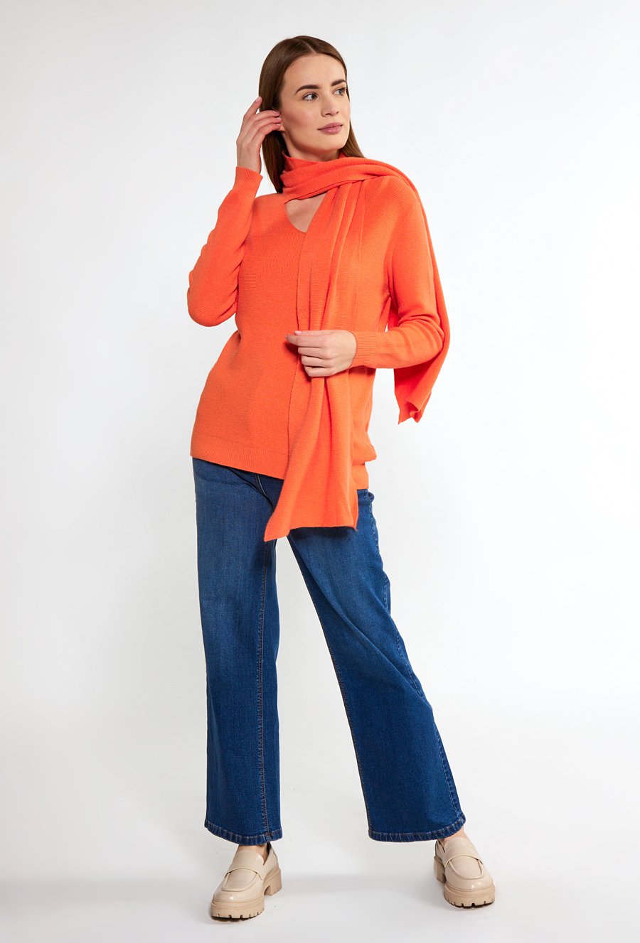 Sweter damski z wszytym szalikiem