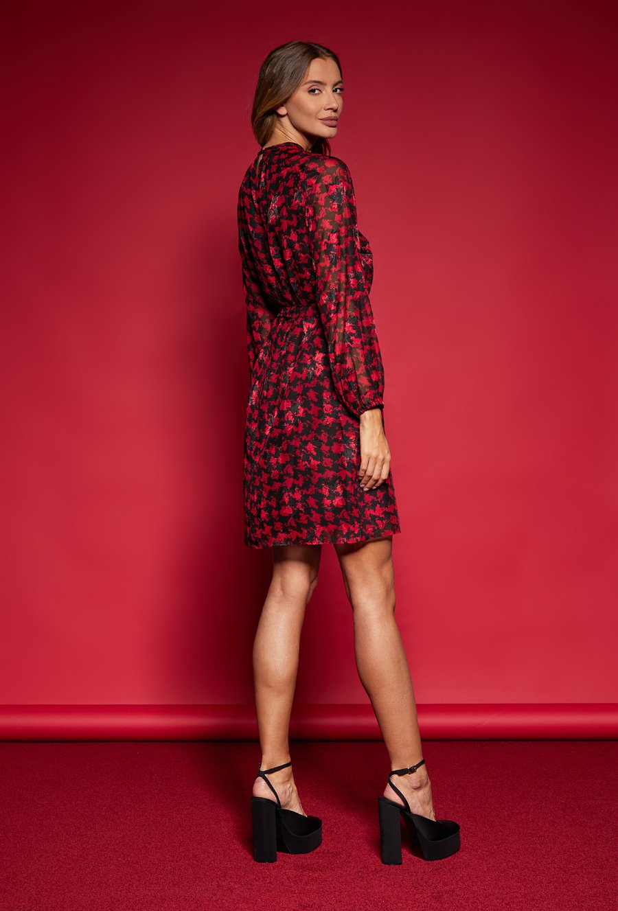 Sukienka o ciekawym wzorze