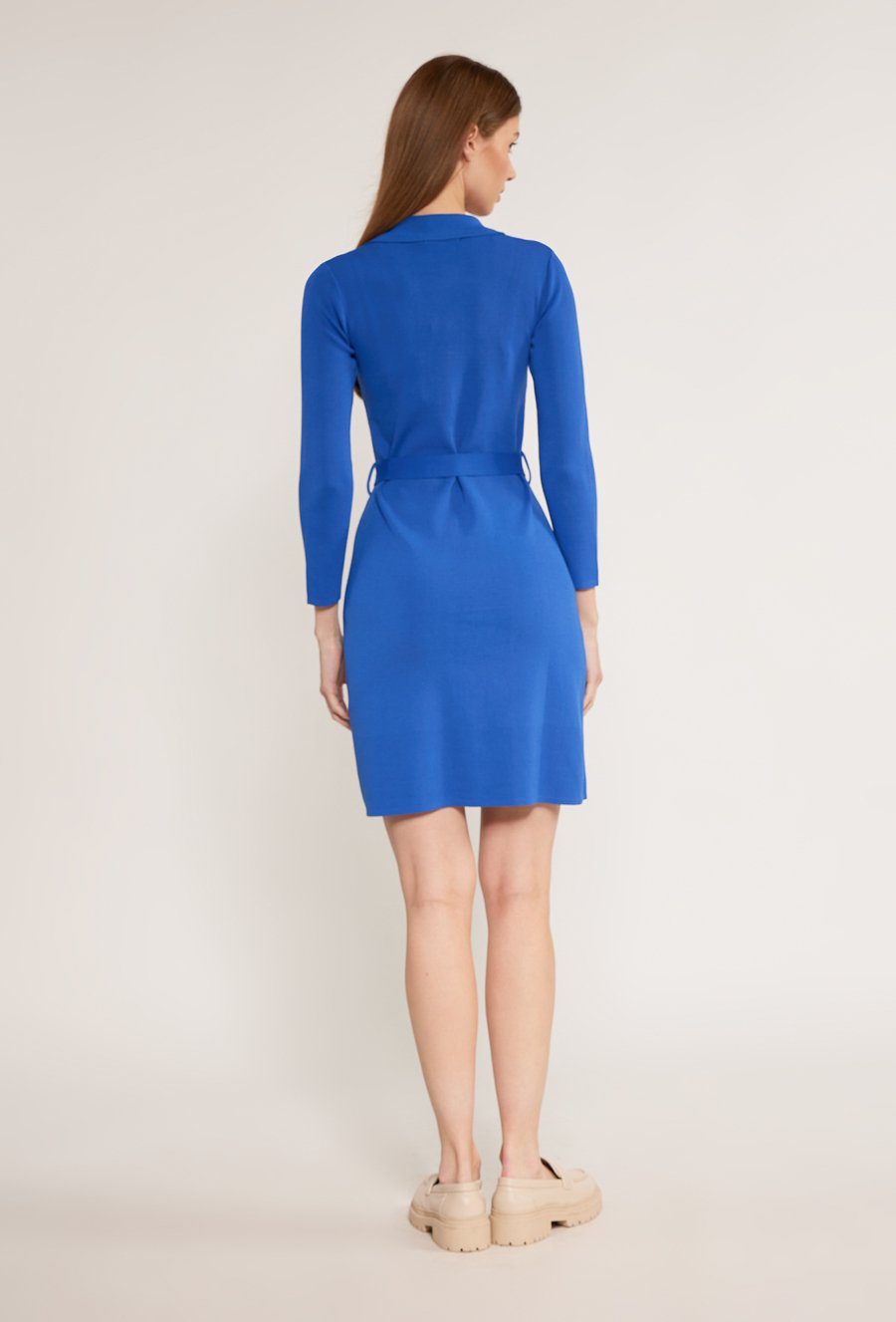 Dzianinowa sukienka z guzikami