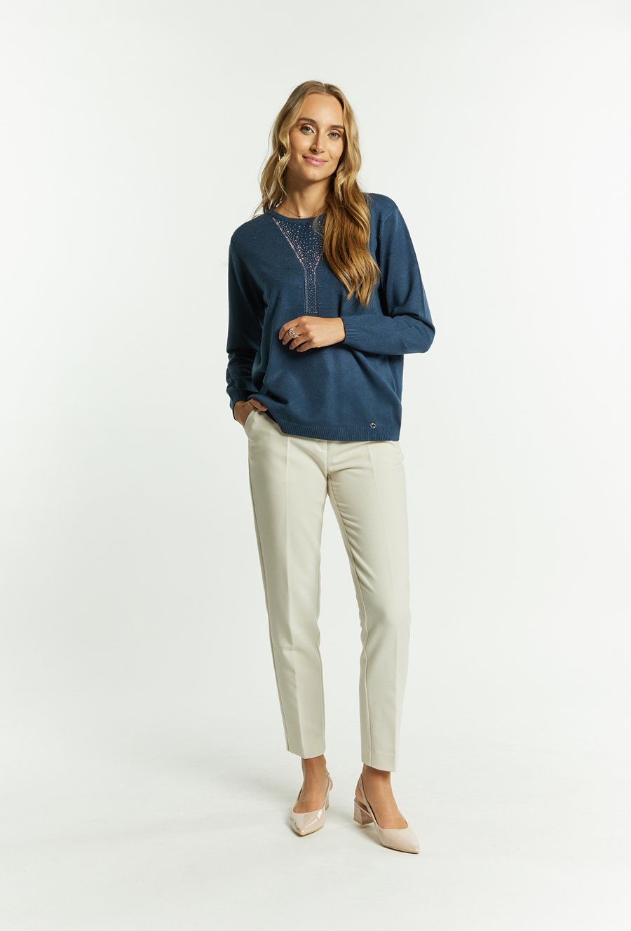 Wiskozowy sweter z dżetami