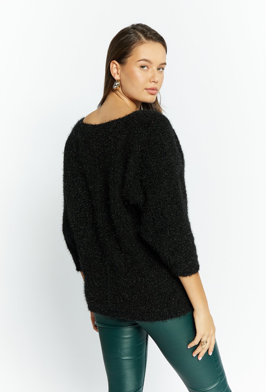 Sweter damski o kroju nietoperza.