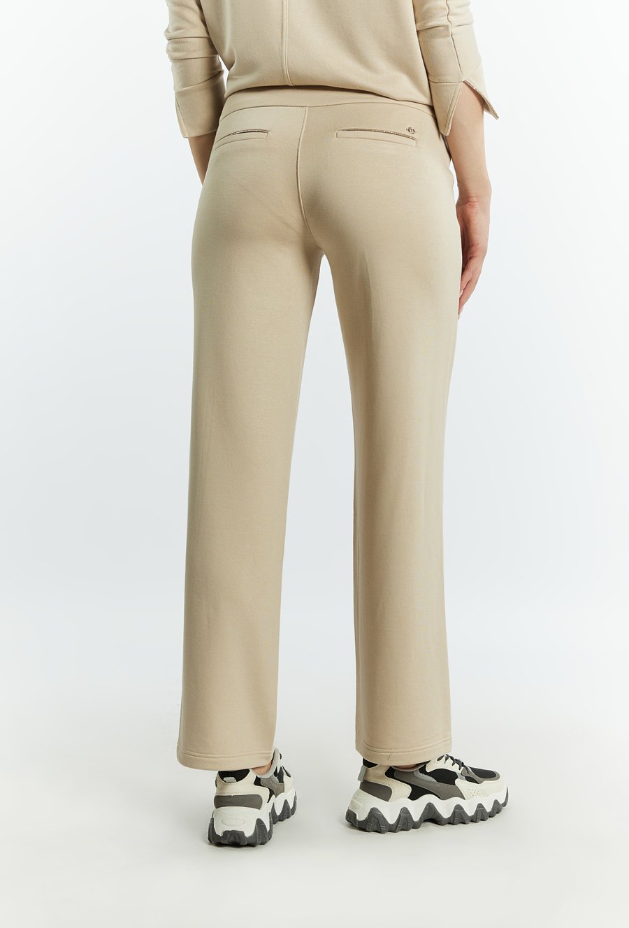 Spodnie damskie z szerokimi nogawkami