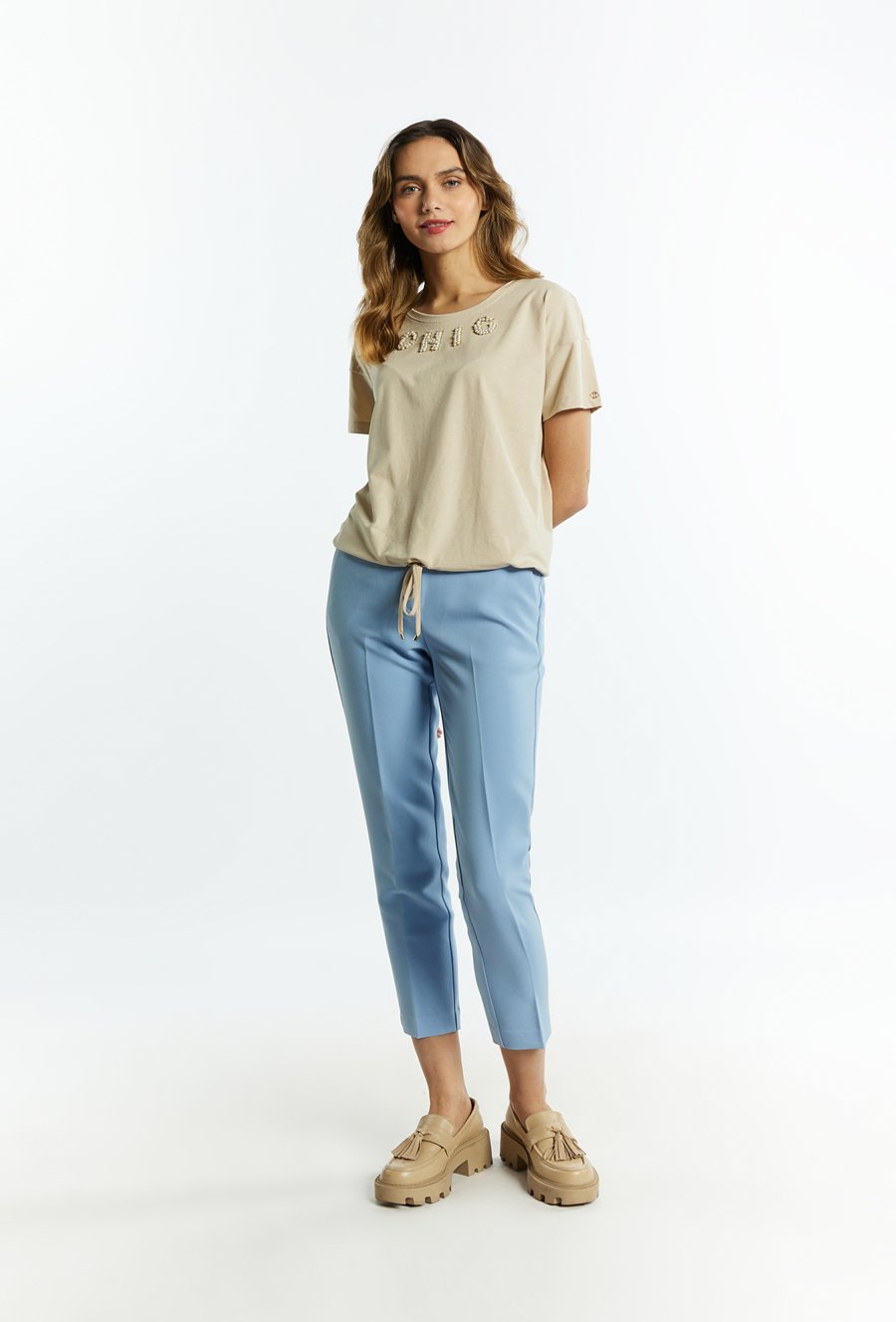 T-shirt damski z ozdobną aplikacją