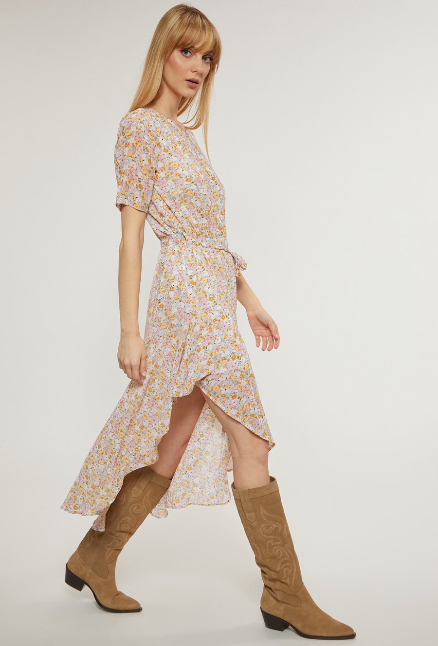 Asymetryczna sukienka z wzorem