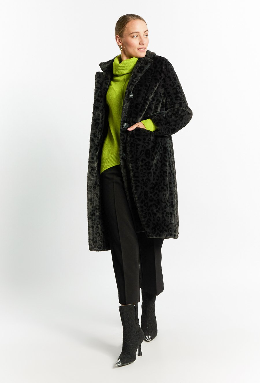 Płaszcz damski ze sztucznego futerka