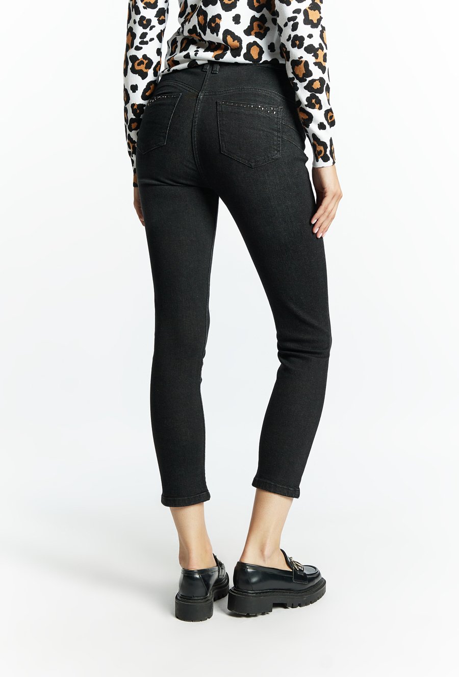 Jeansy damskie z dżetami