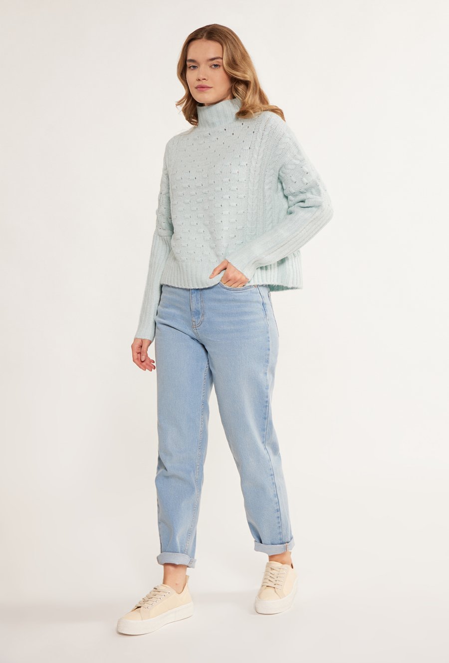 Prążkowany sweter damski