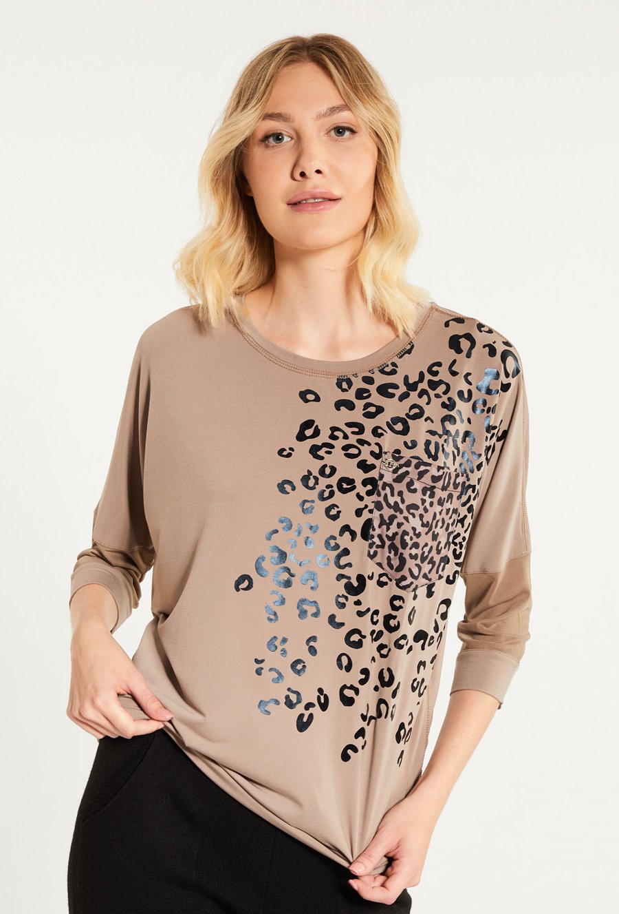 Bluzka damska z ozdobnym printem