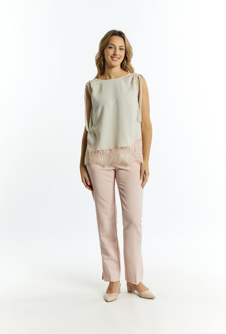 Bluzka damska bez rękaw&oacute;w z koronką