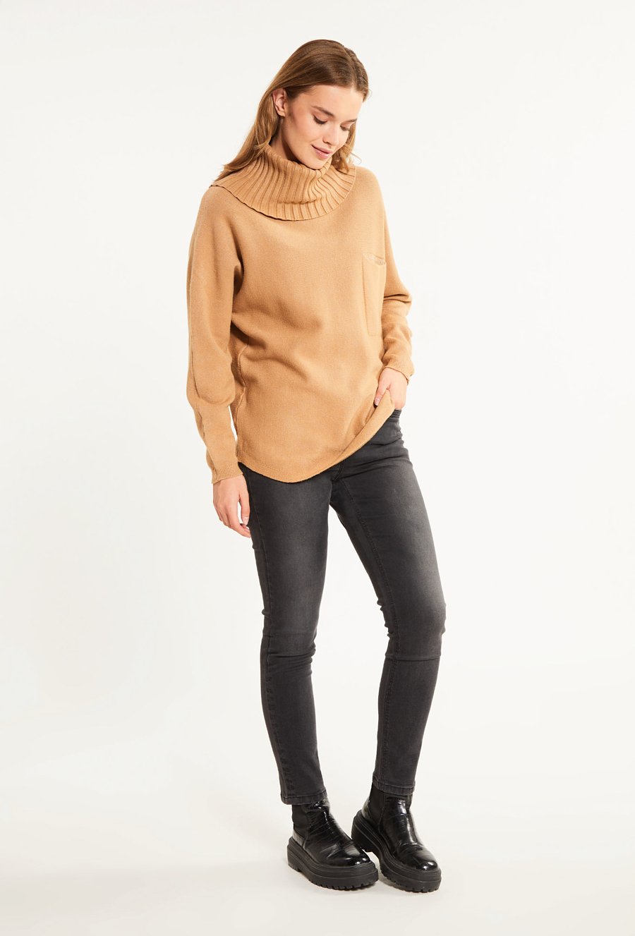 Sweter damski z aplikacją