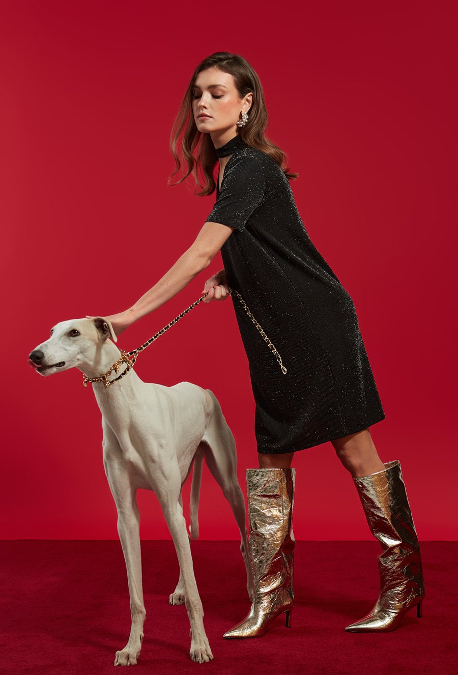 Połyskująca sukienka ze st&oacute;jką