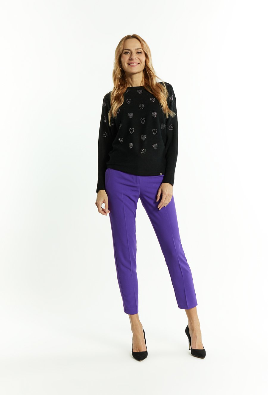 Sweter damski z dżetami w kształcie serduszek
