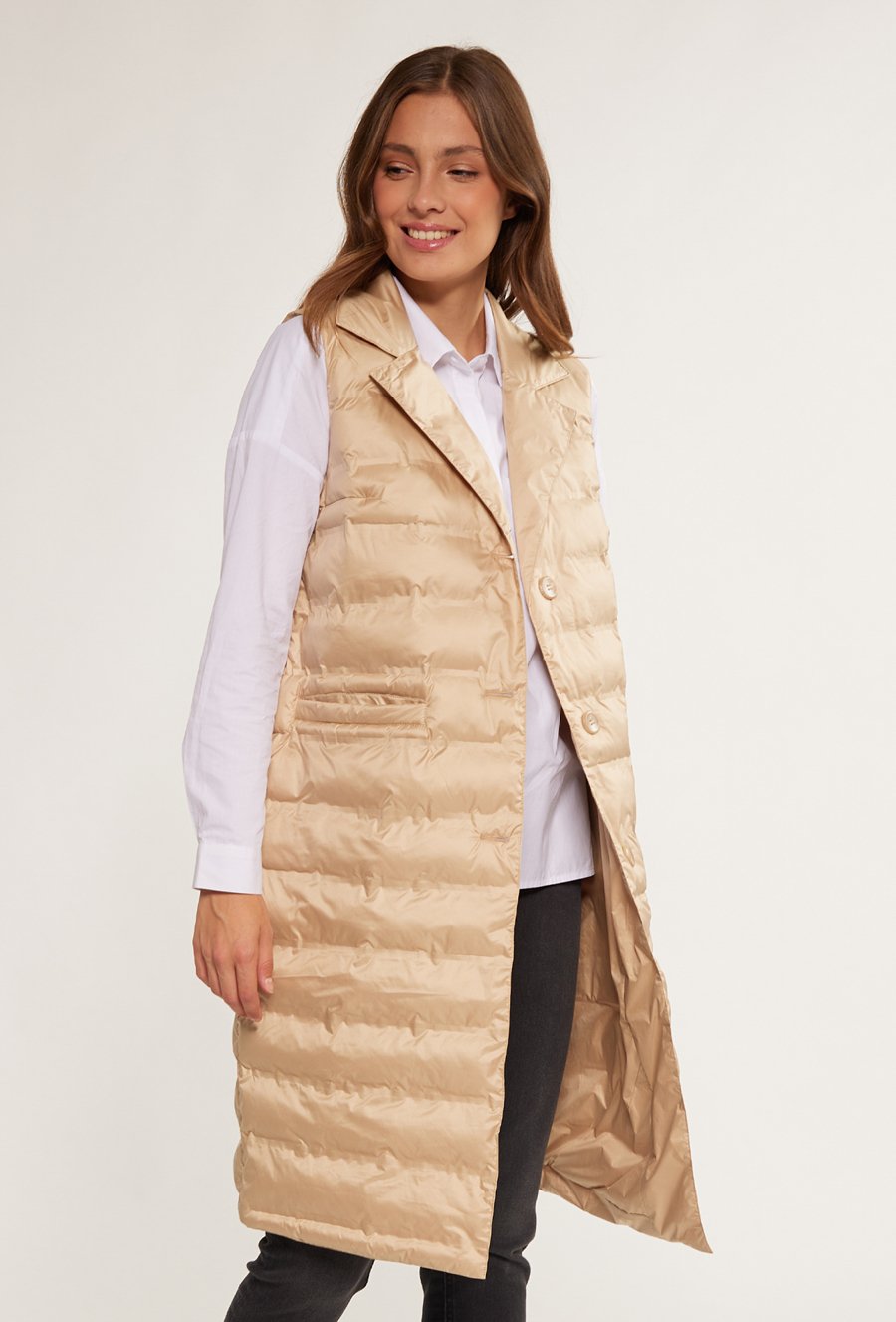 Pikowana kamizelka zapinana na guziki