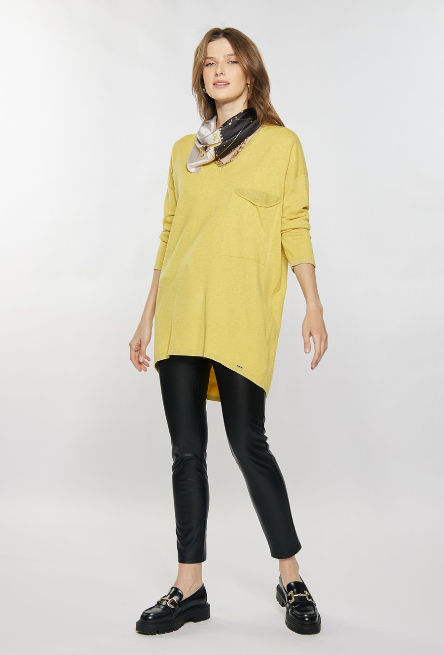 Asymetryczny sweter z kieszonką