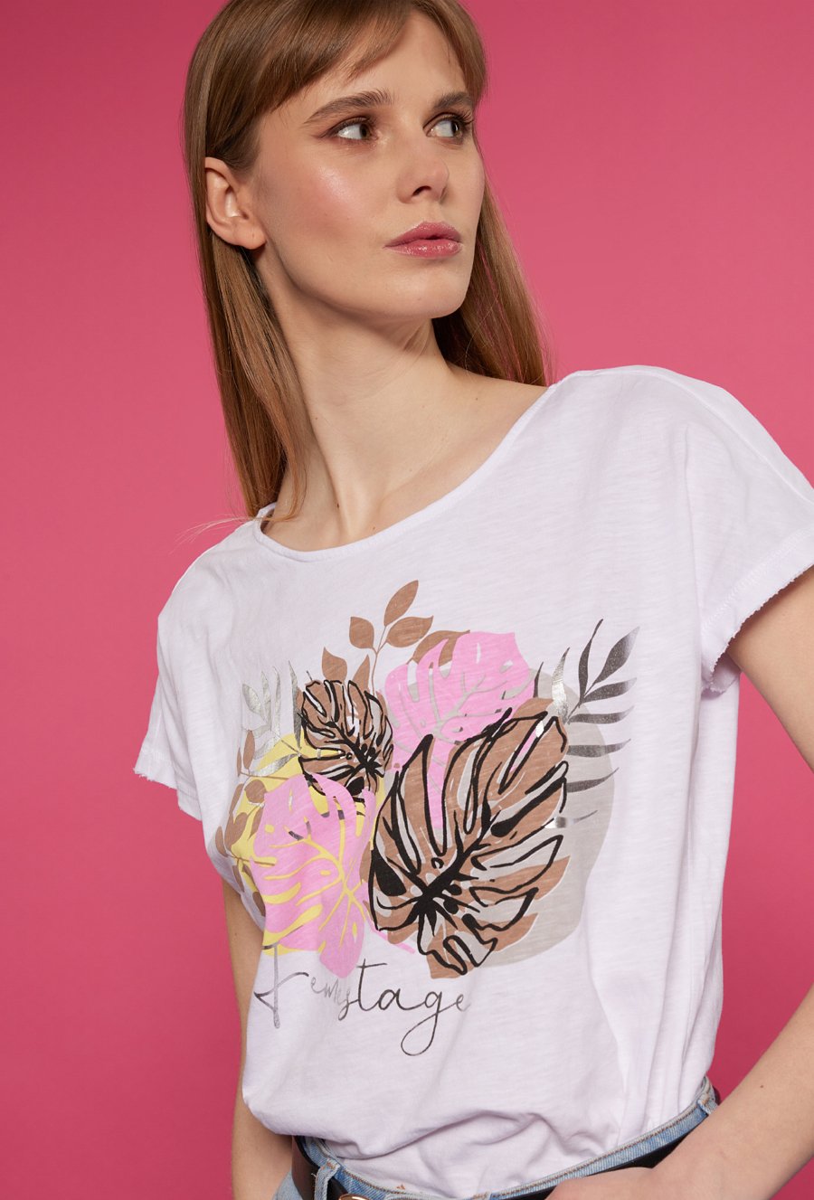 T-shirt z roślinnym motywem