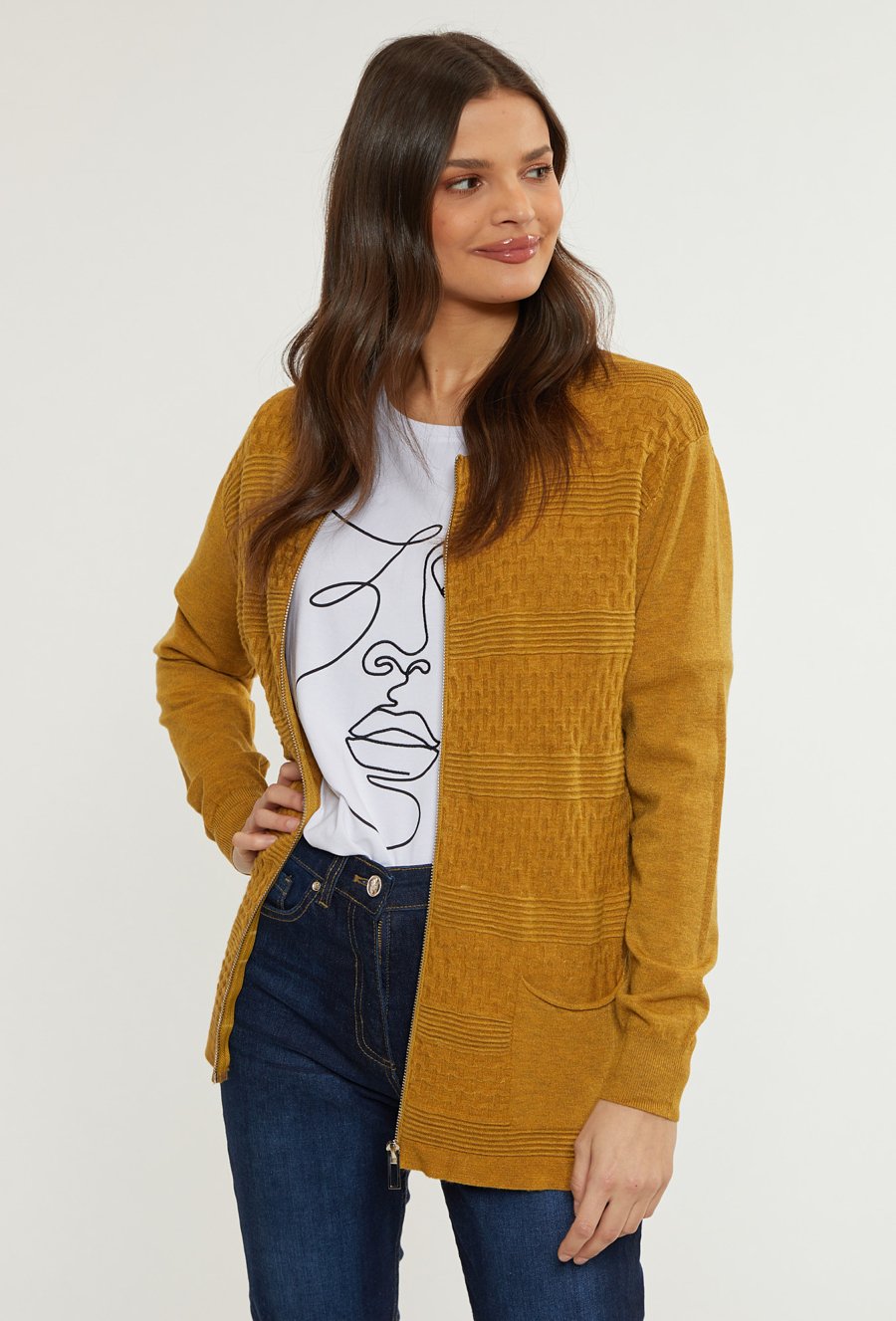 Prążkowany sweter damski z kieszeniami