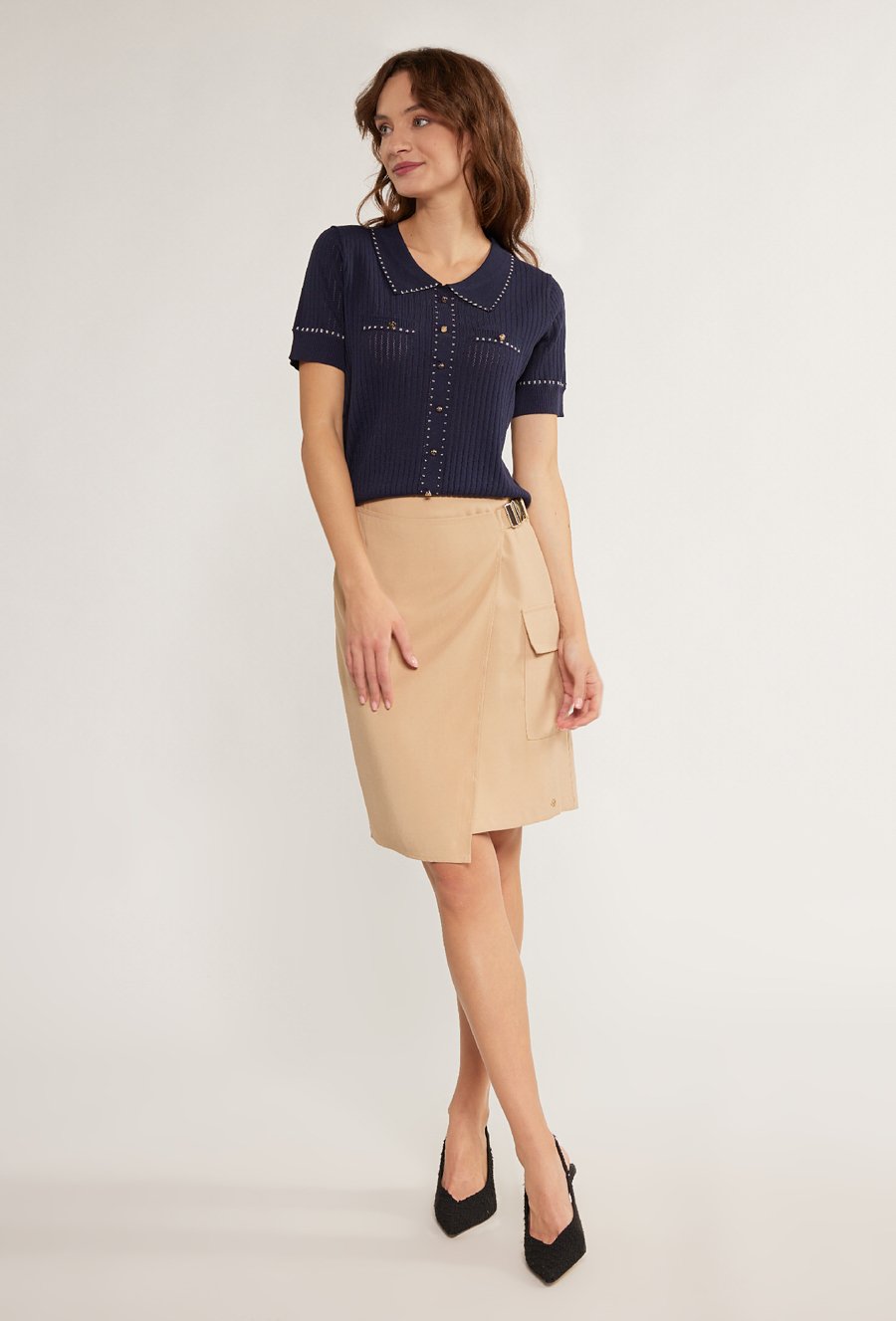 Sp&oacute;dnica z przekładanym materiałem