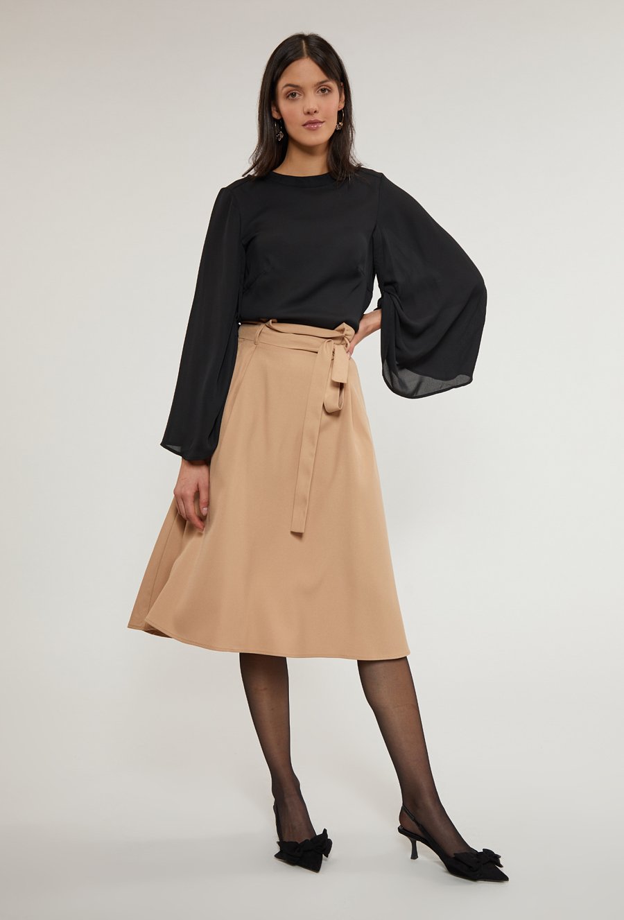 Sp&oacute;dnica damska o swobodnym fasonie