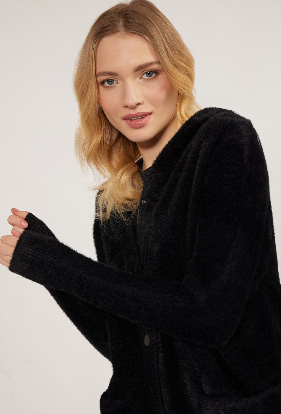 Pluszowy płaszcz z kapturem