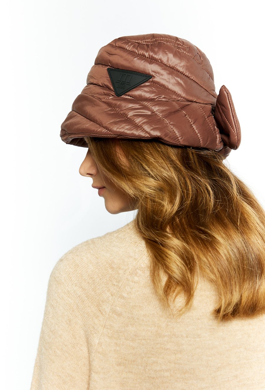 Czapka damska z kokardką