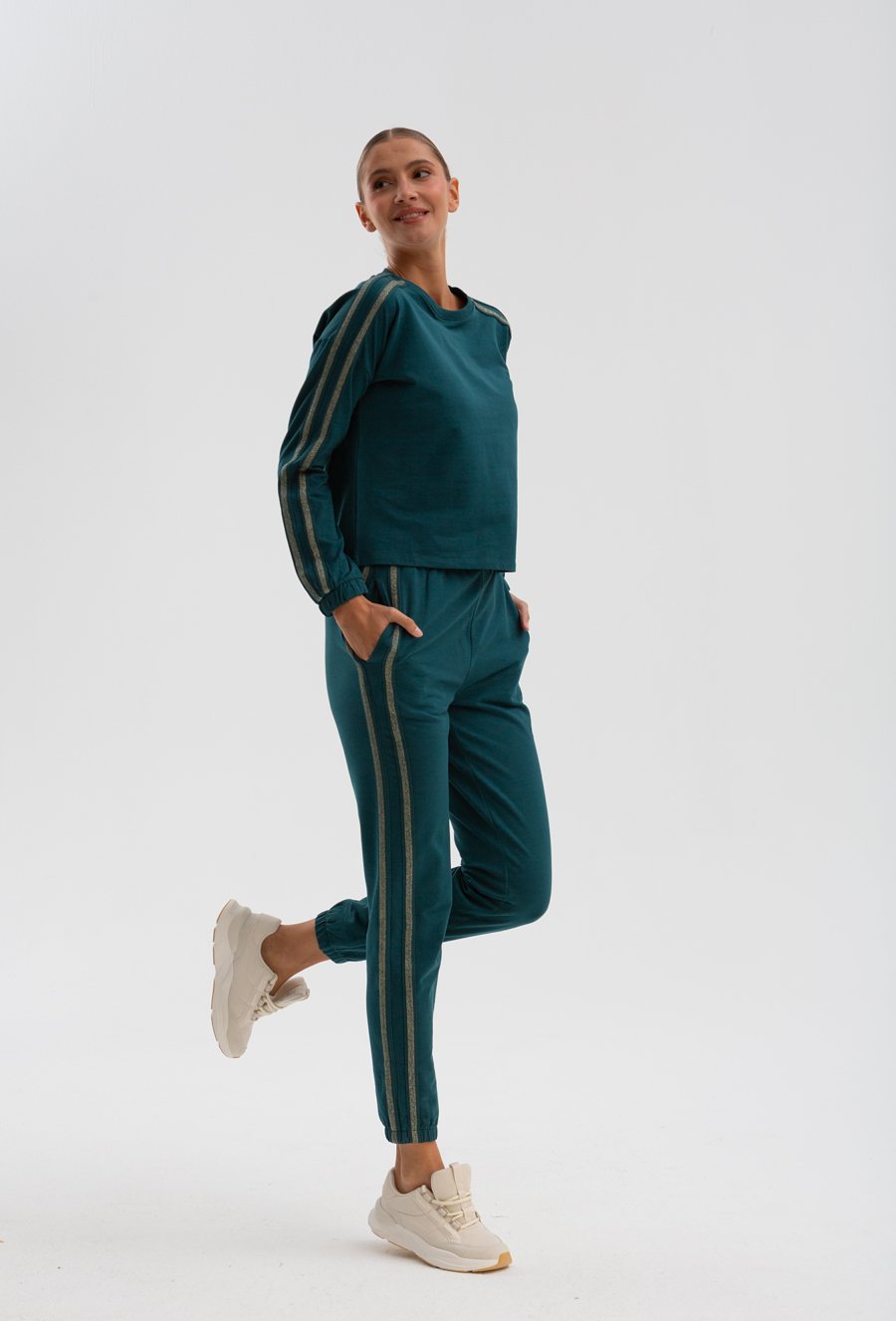 Bluza z lampasami na rękawach