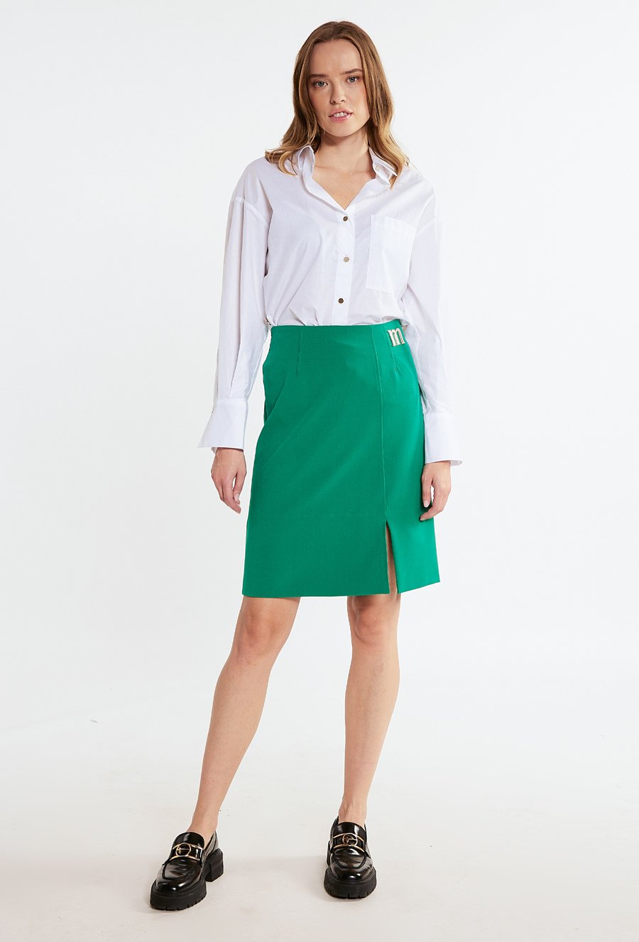 Klasyczna sp&oacute;dnica damska z rozcięciem