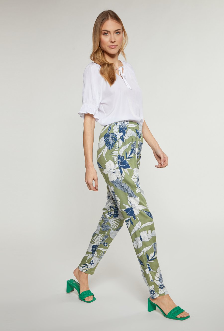 Materiałowe spodnie z motywem liści