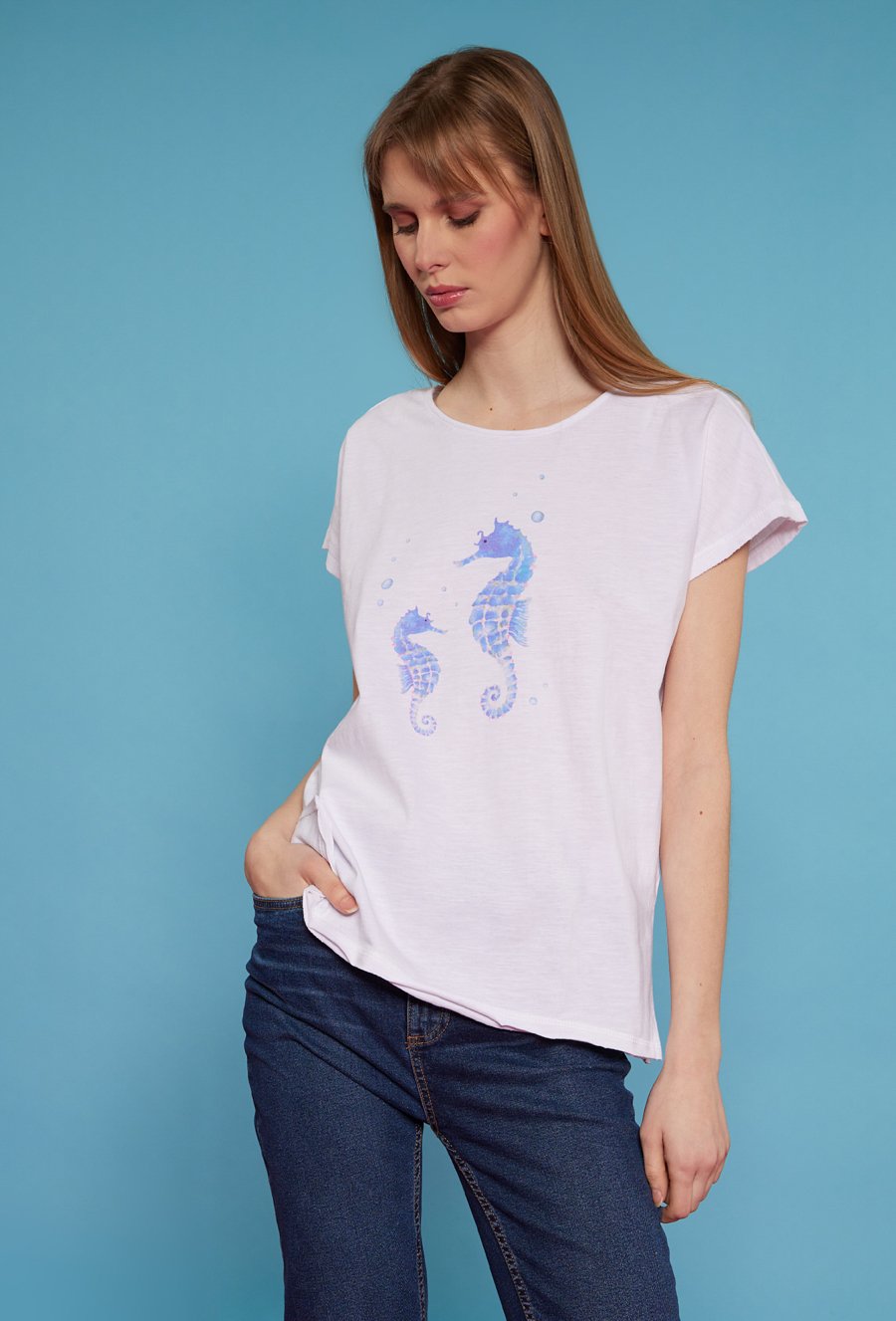 Biały t-shirt z nadrukiem