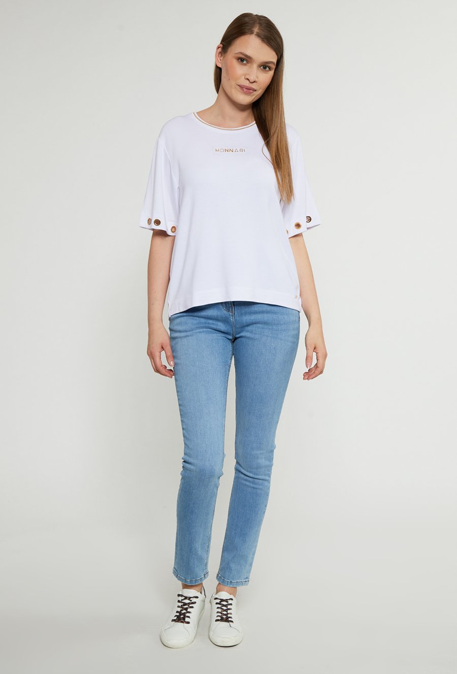 T-shirt z metalową aplikacją przy rękawkach