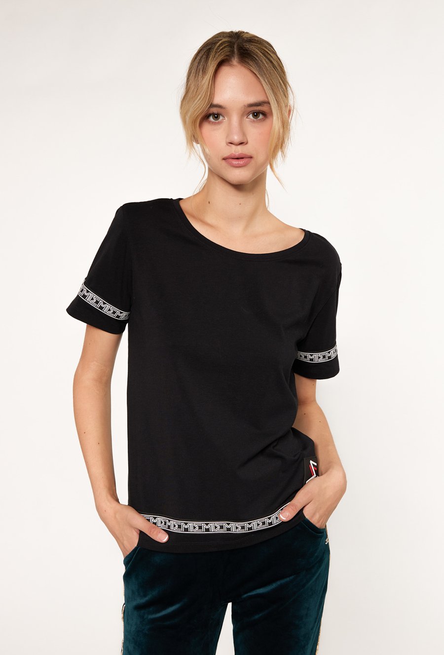 T-shirt damski z lampasami