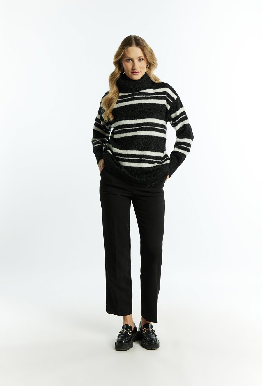 Dłuższy sweter w paski