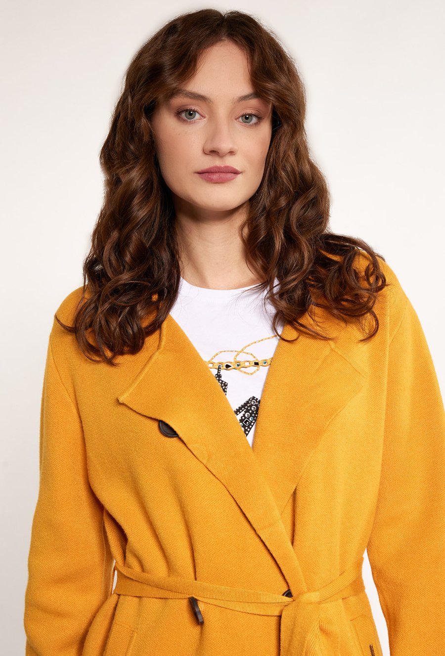 Swetrowy płaszcz z wiązaniem