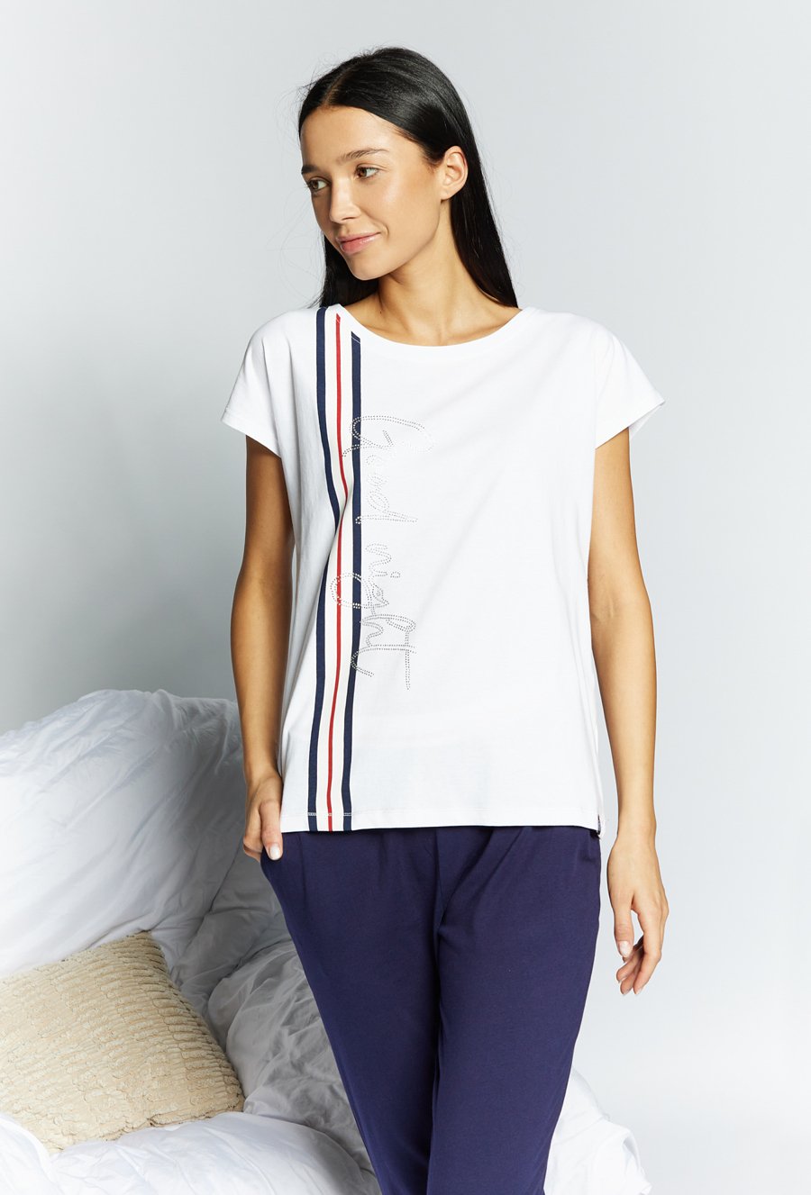 G&oacute;ra od piżamy z dżetowym napisem