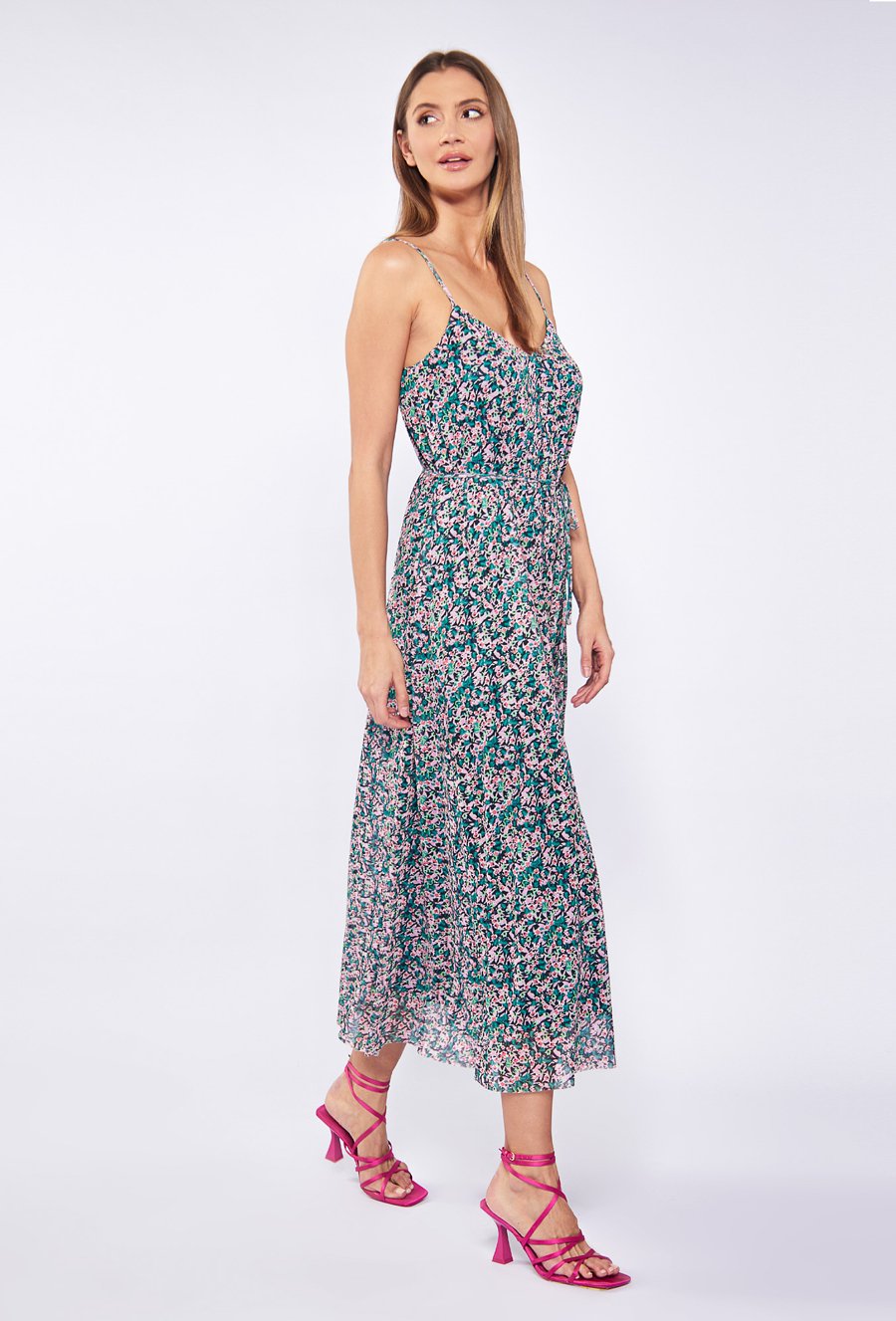 Wzorzysta sukienka na ramiączkach