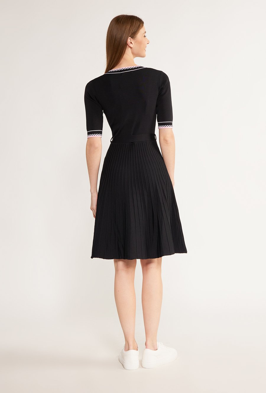 Rozkloszowana sukienka damska