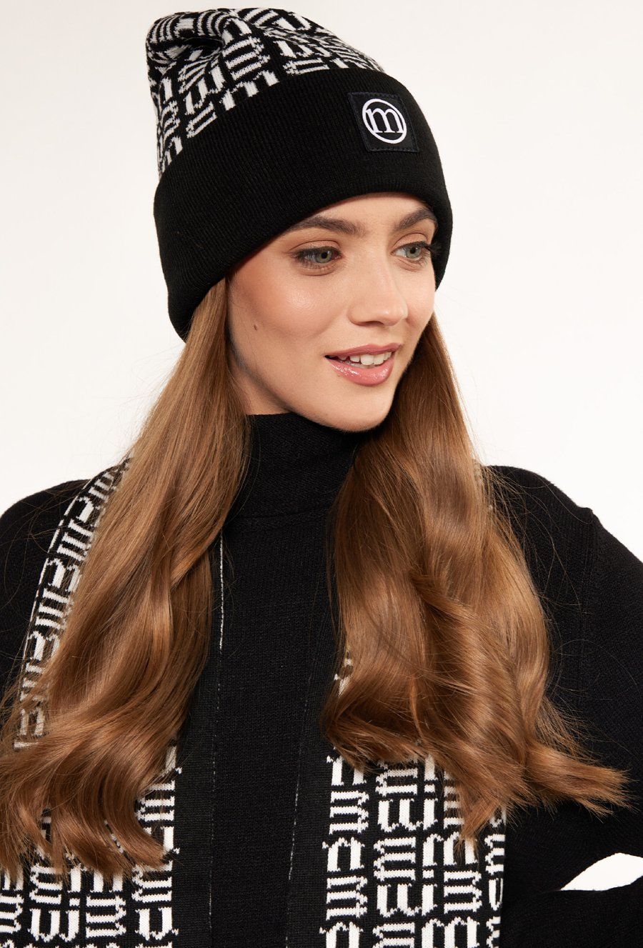 Czapka z logo marki Monnari