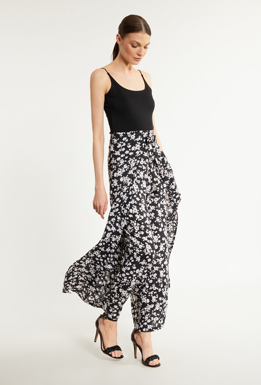 Pareo damskie z wzorem w kwiaty